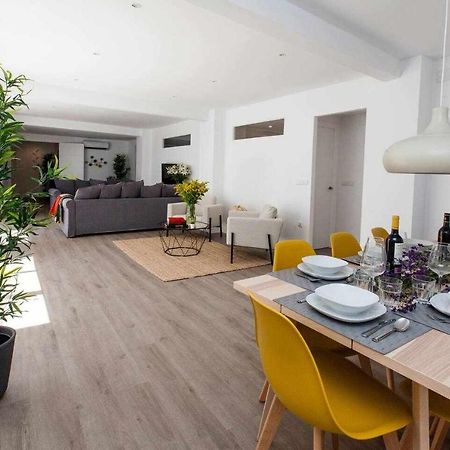 Isg Apartments Downtown Family Haven Free Parking Spot Sevilla Bagian luar foto