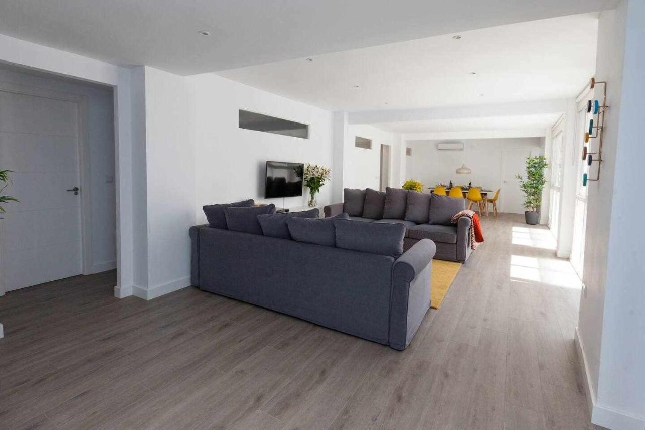 Isg Apartments Downtown Family Haven Free Parking Spot Sevilla Bagian luar foto