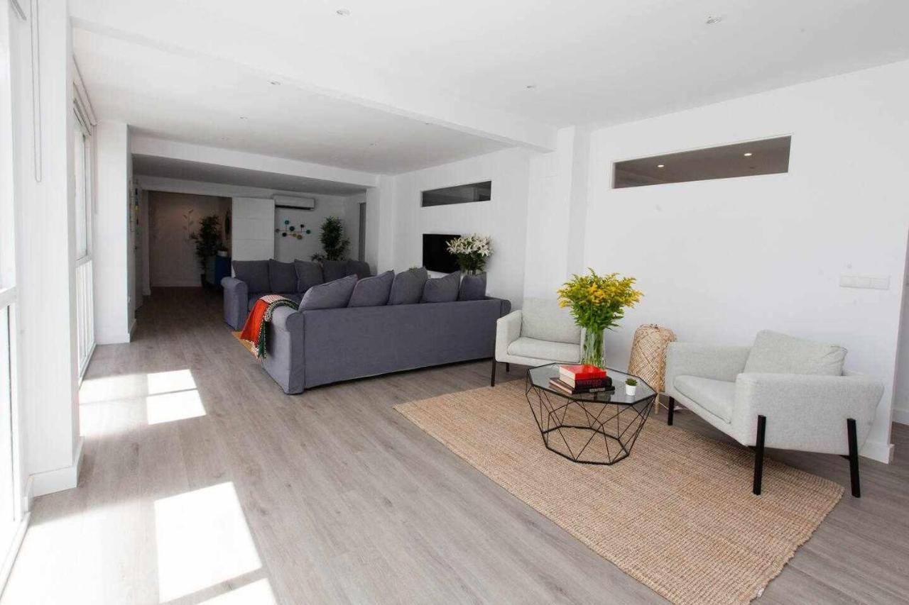 Isg Apartments Downtown Family Haven Free Parking Spot Sevilla Bagian luar foto