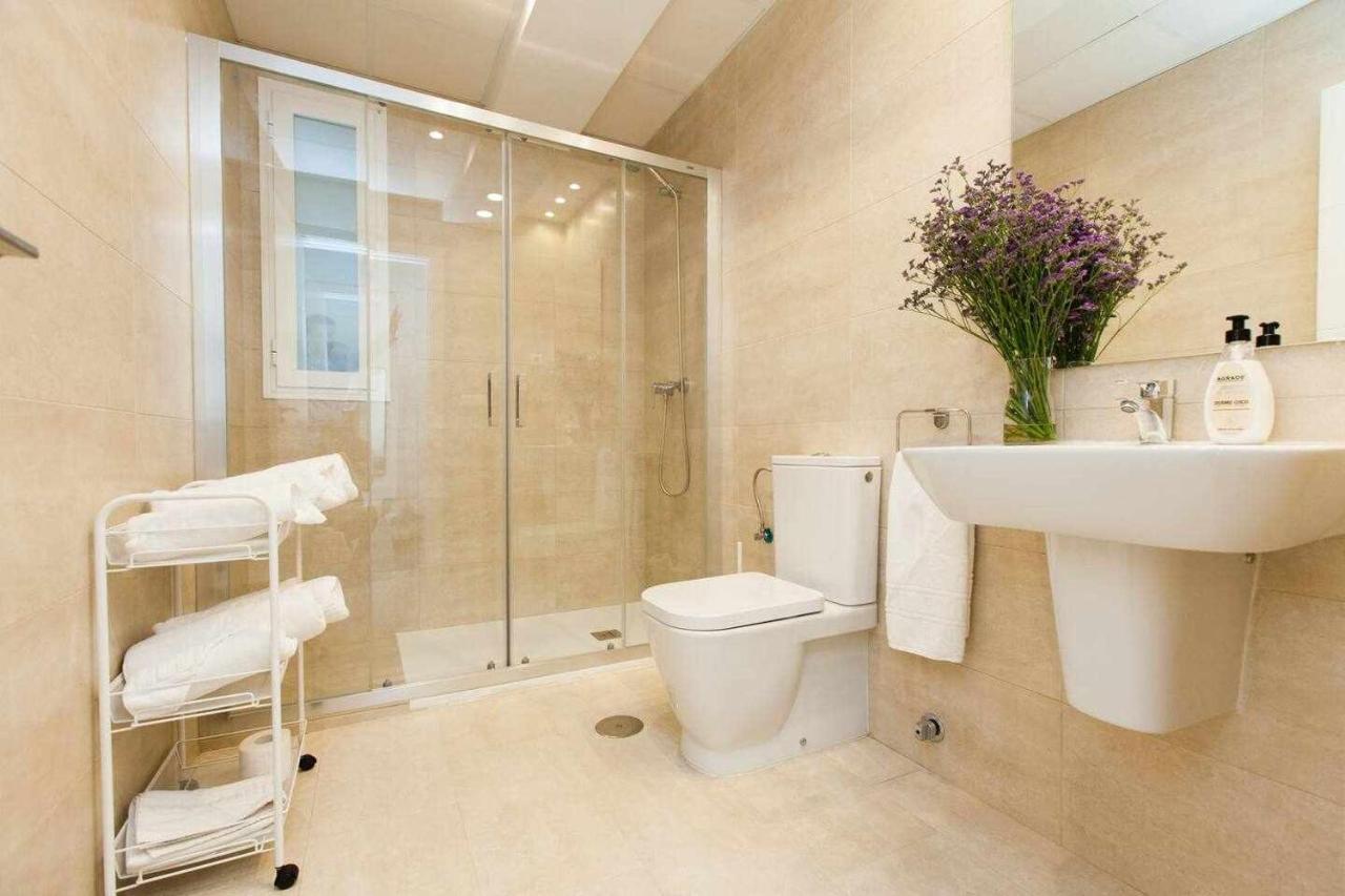 Isg Apartments Downtown Family Haven Free Parking Spot Sevilla Bagian luar foto
