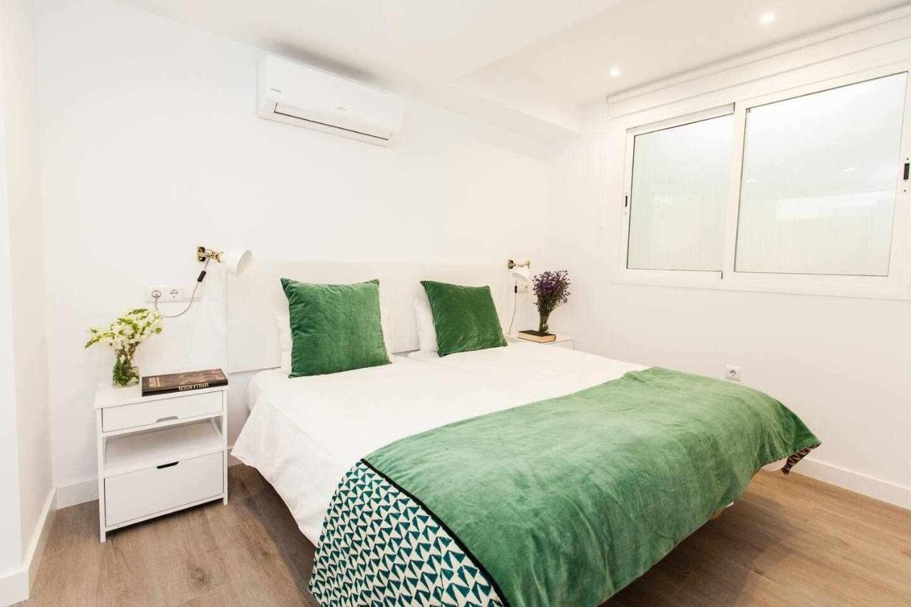 Isg Apartments Downtown Family Haven Free Parking Spot Sevilla Bagian luar foto